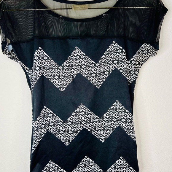 Free Kisses Black & White Pattern Short Sleeve Blouse with Accent Necklace - Picture 6 of 16